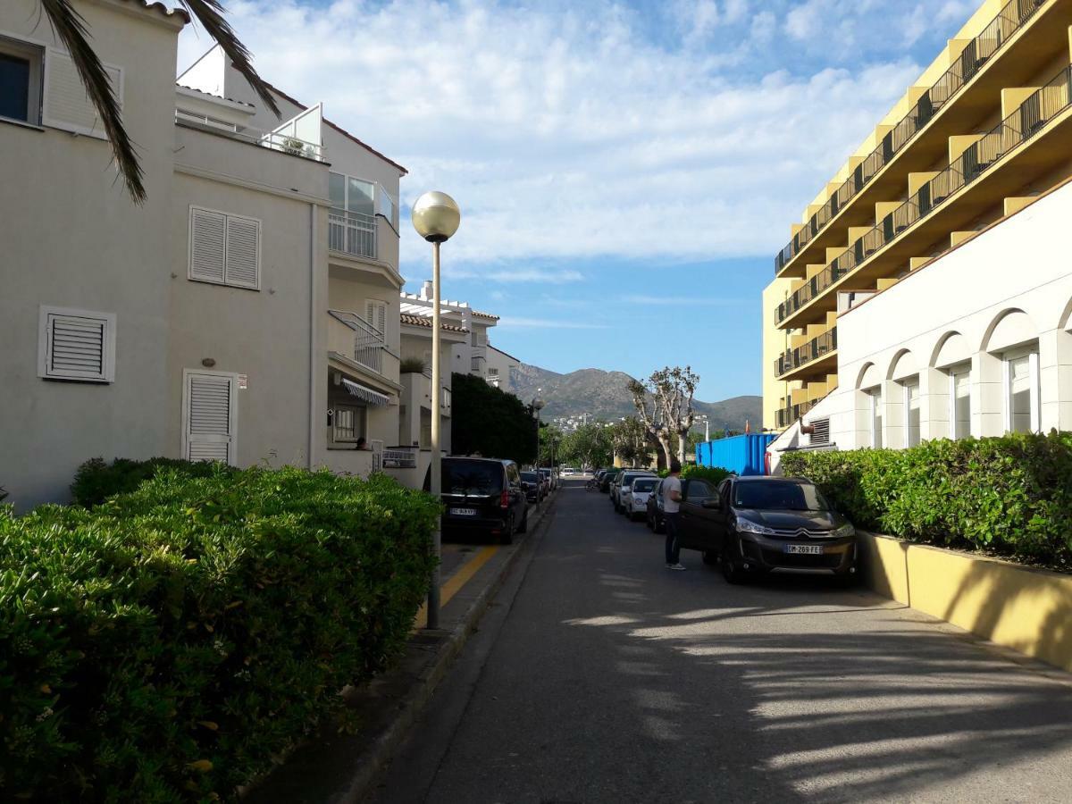 Residencia Platja De Roses Exterior foto